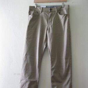 IZOD Jeans Men Ultraflex waistband Stretch Regular Fit Supersoft knit Denim  Tan